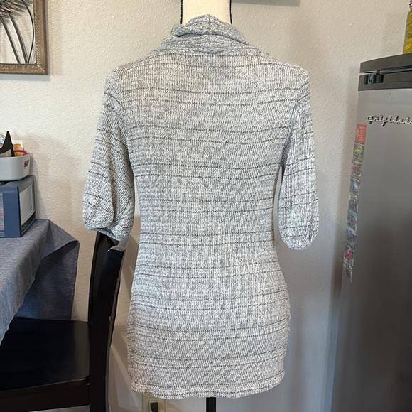 Threads Women’s Size L Short Sleeve 2 Pocket Lightweight Sweater - Picture 2 of 6